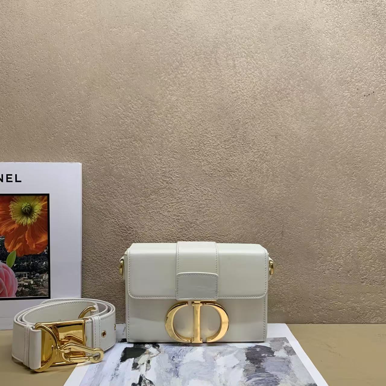 99新 DIOR/迪奥 壹臻/柯南 白色蒙田box斜挎包/87209873