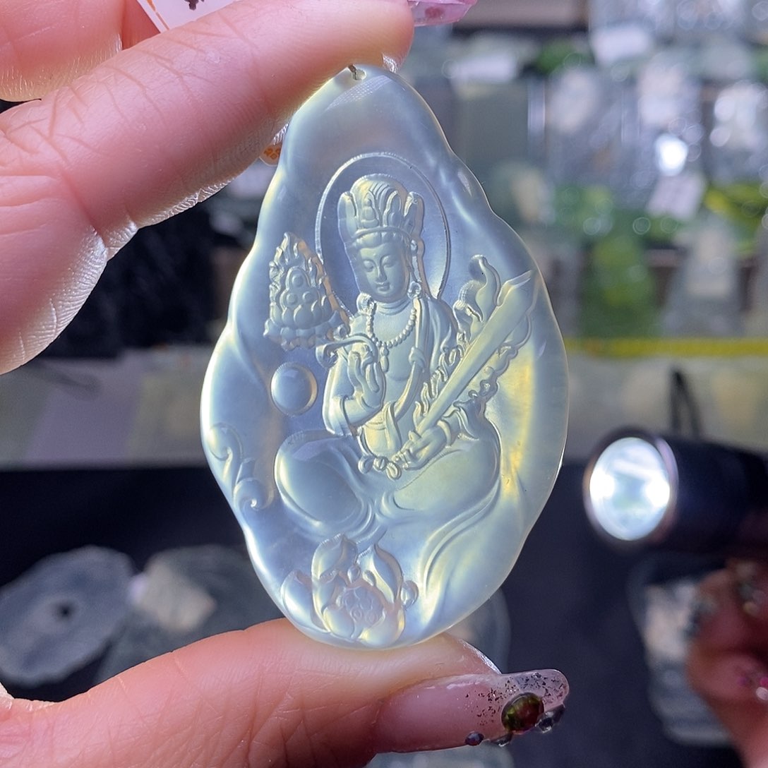 蛇纹石玉颈饰未镶嵌铭****?