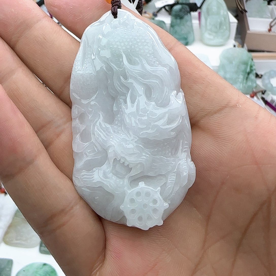 翡翠颈饰未镶嵌蓝**云翡翠