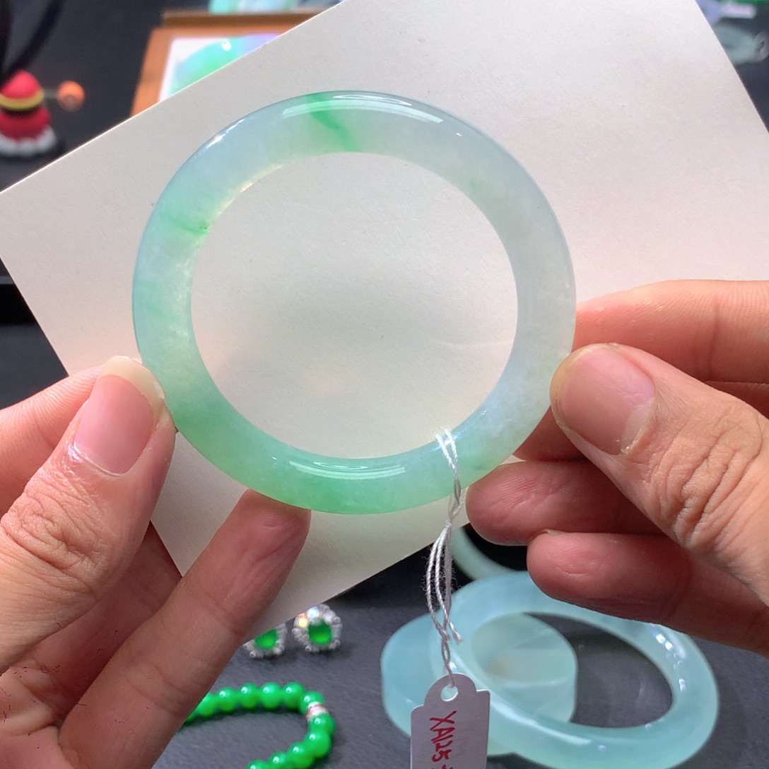 翡翠未镶嵌手镯圆条