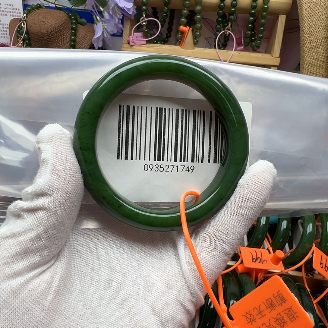 哲***子和田玉未镶嵌手镯