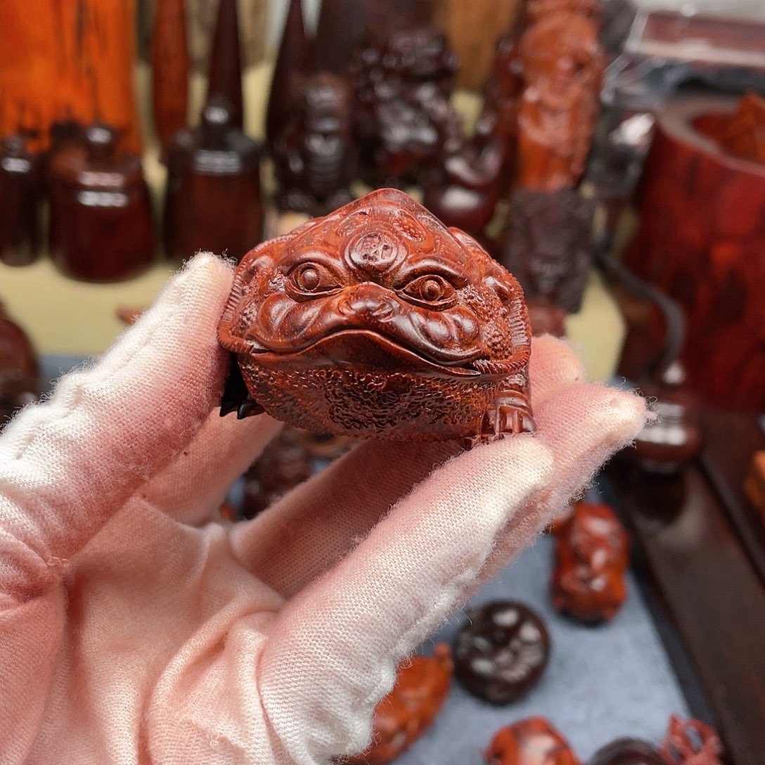 檀香紫檀（小叶紫檀）風**边金蟾