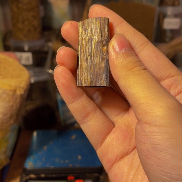 沉香碎屑沉香虫漏牌49