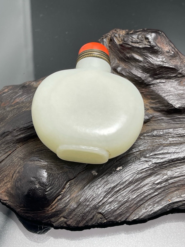 和田玉白玉鼻烟壶摆件