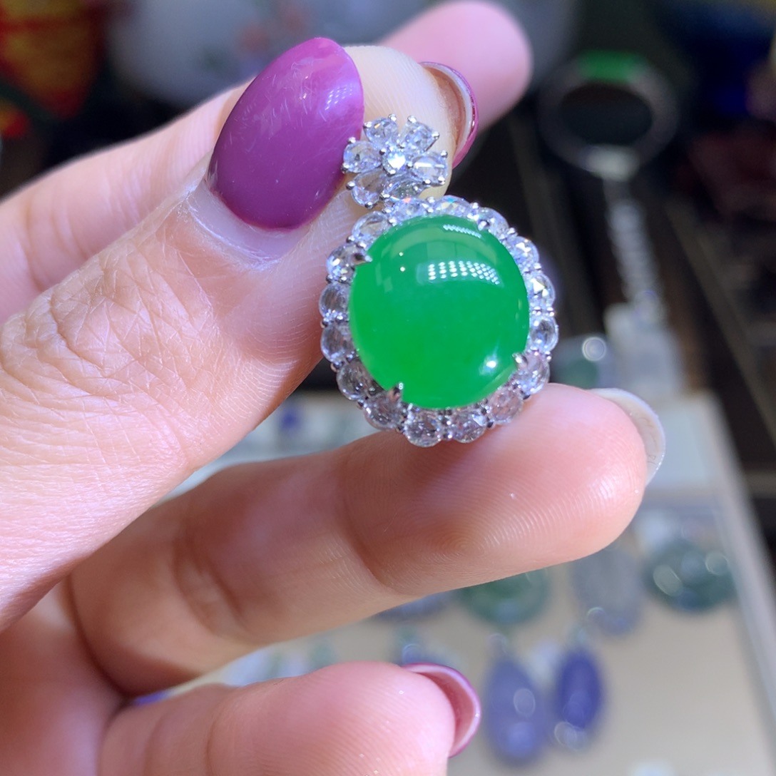 翡翠戒指18K金镶嵌翡翠