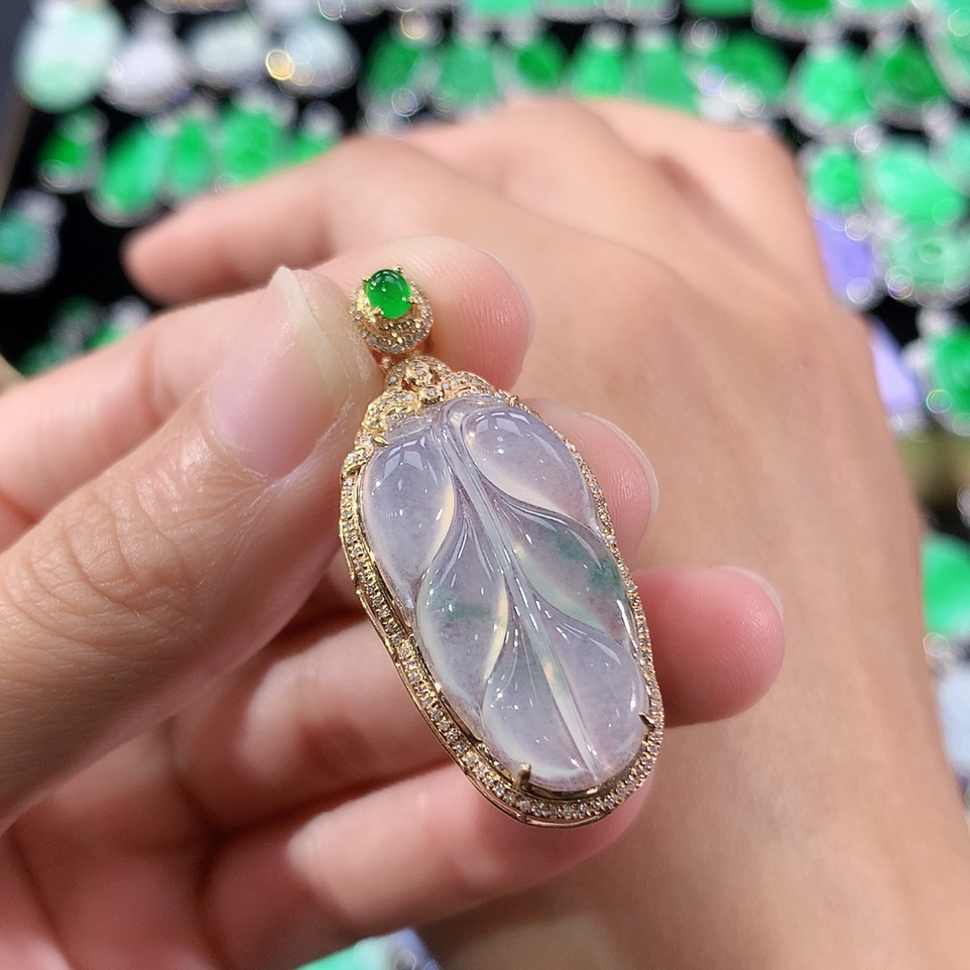 翡翠18K金镶嵌颈饰