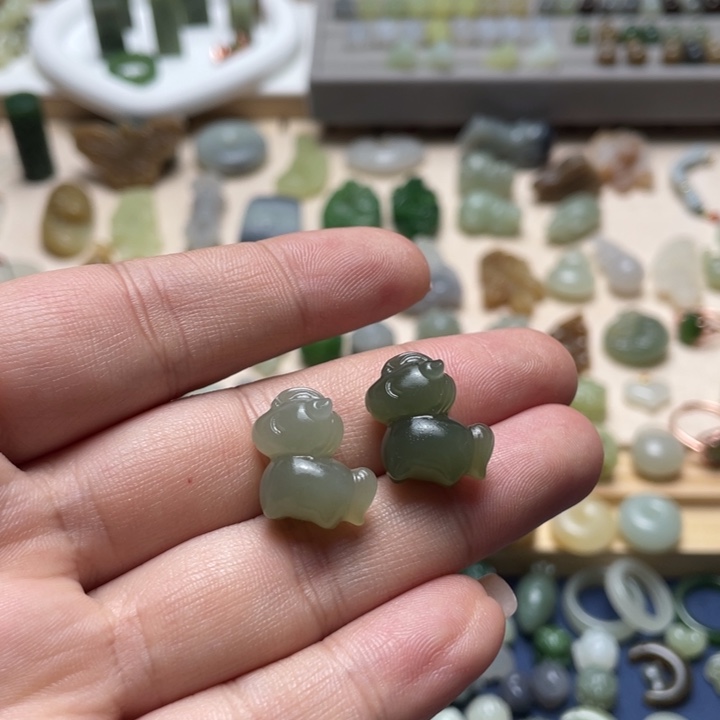 和田玉未镶嵌颈饰一个