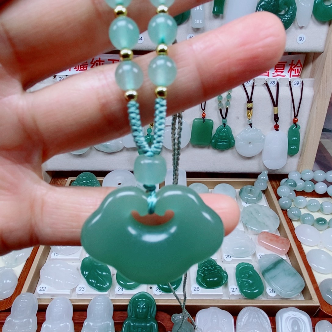 石英质玉（天山翠）合金颈饰