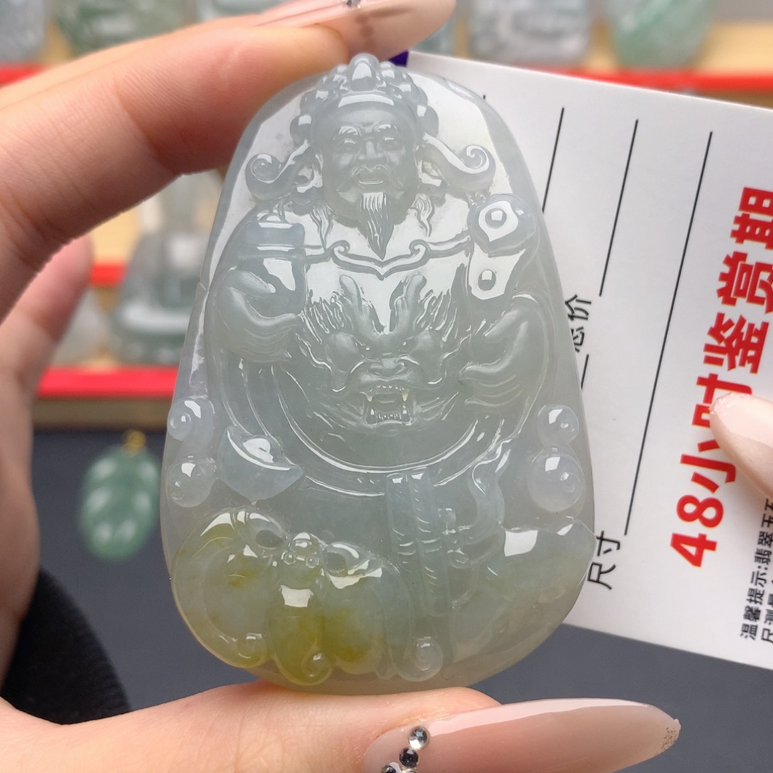 熊***←翡翠未镶嵌颈饰财神爷