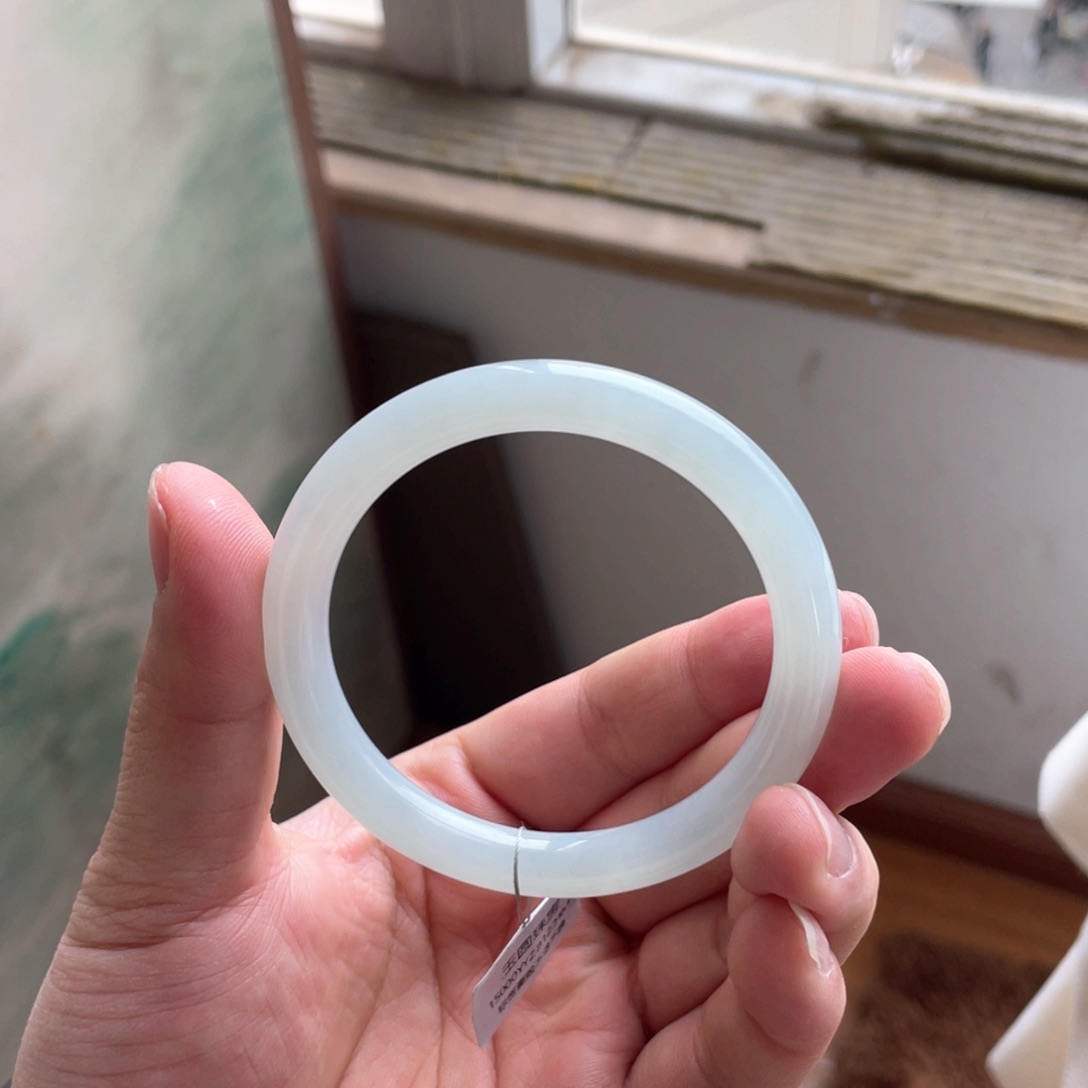 翡翠手镯未镶嵌白月光圆条