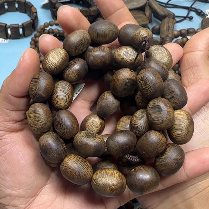 沉香手串莺歌绿多样性发货一条卡13-57克