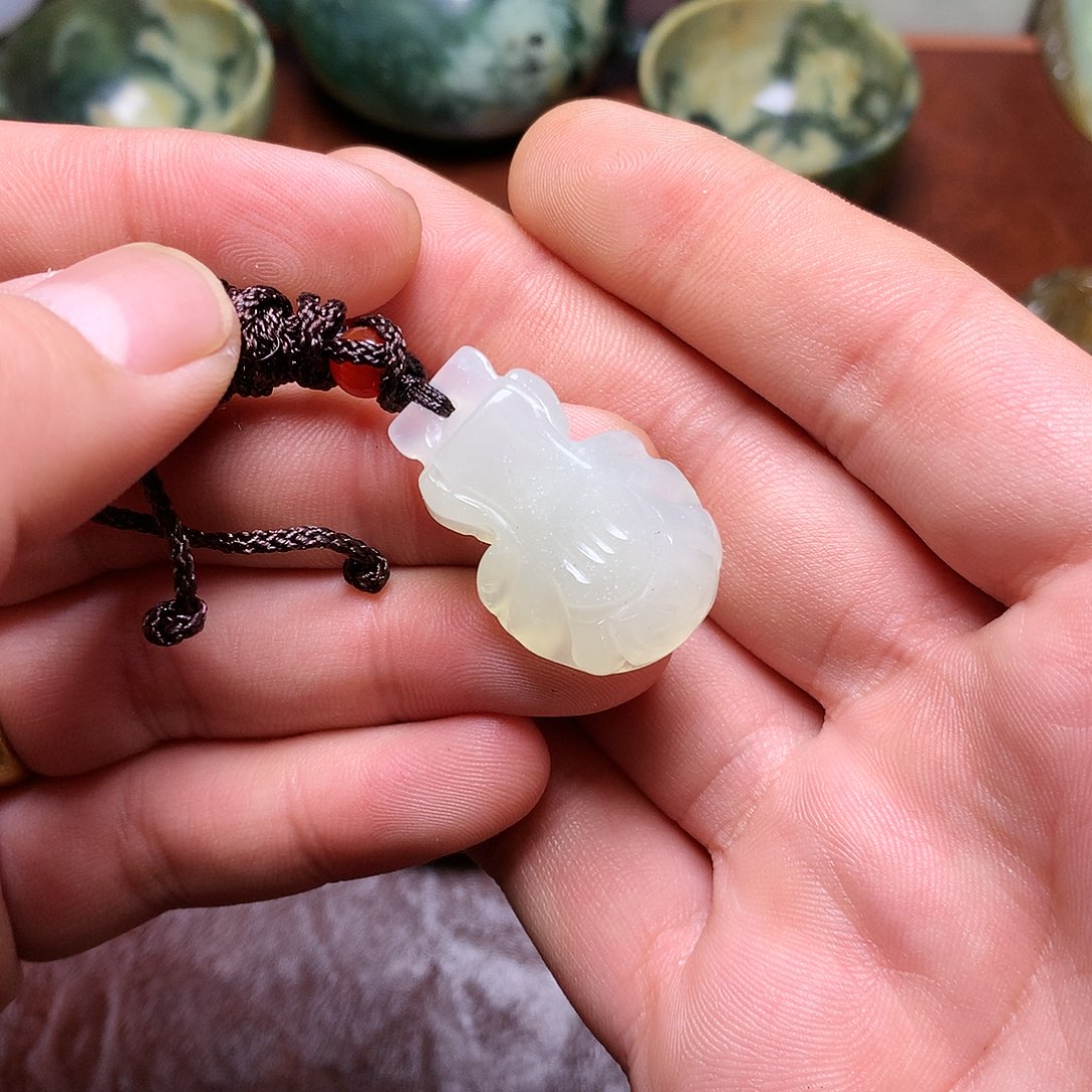 蛇纹石玉颈饰未镶嵌