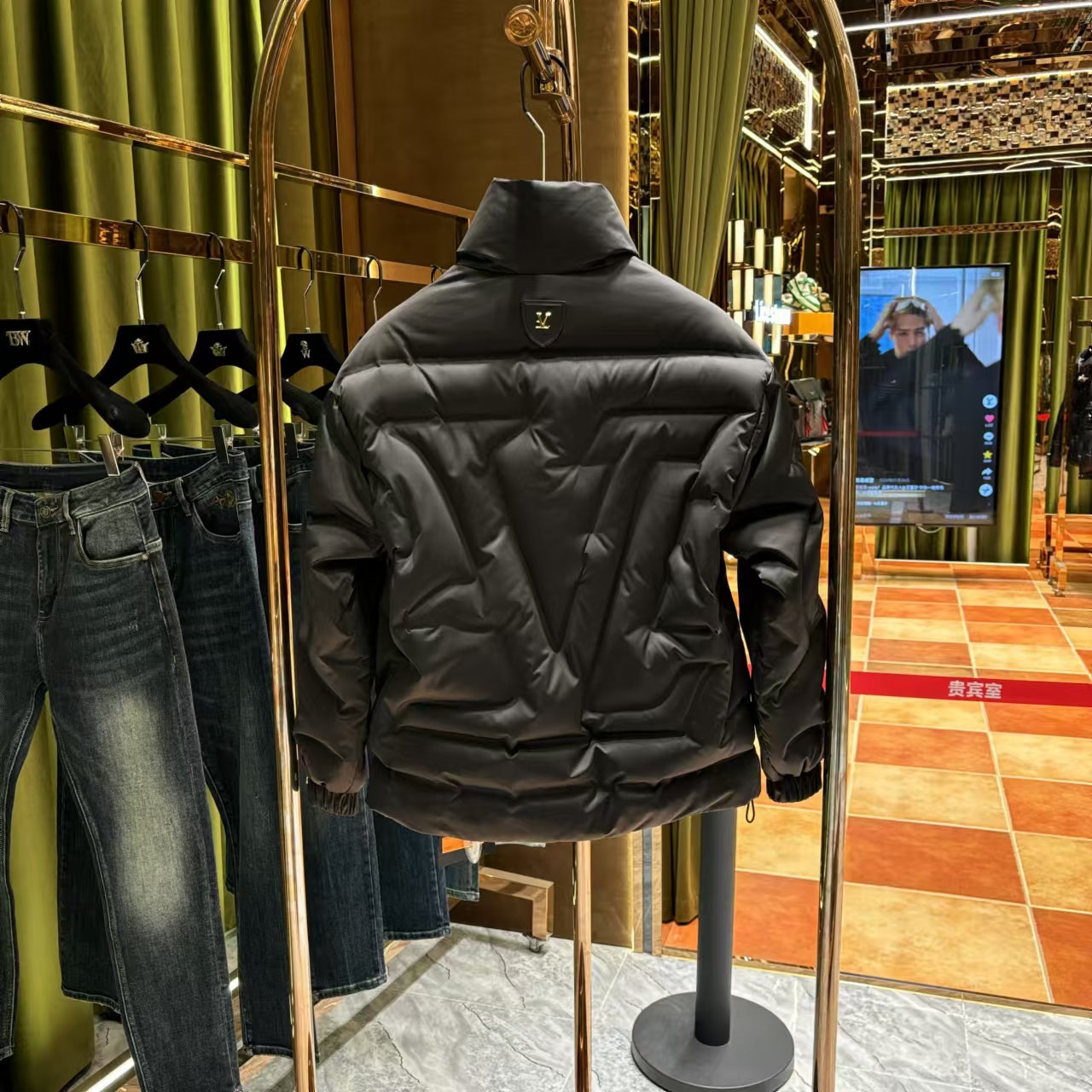 赏【菲菲专属】冬季新品重工时尚百搭羽绒服外套（J24-713）