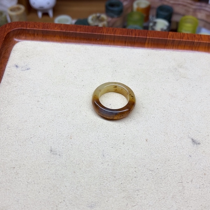 禾****蛇纹石玉未镶嵌戒圈