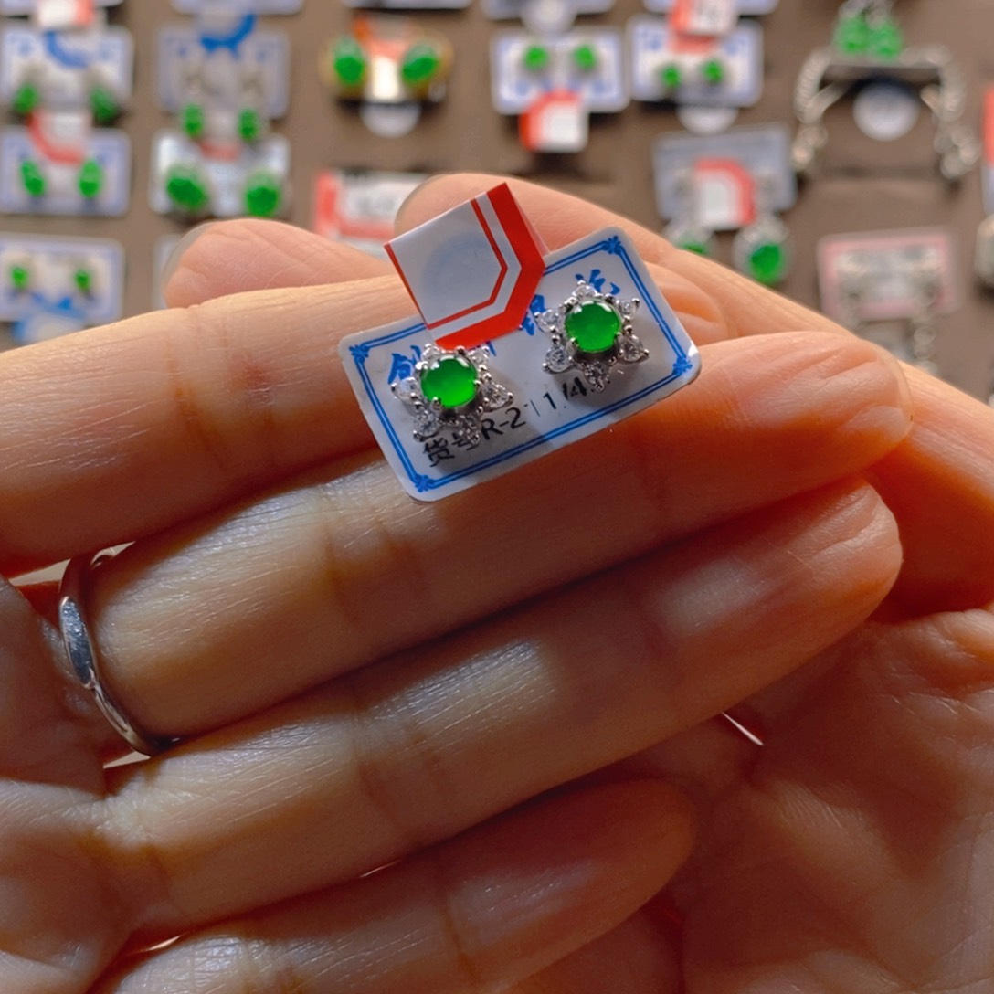 颈饰银S925镶嵌翡翠L****y翡翠耳钉