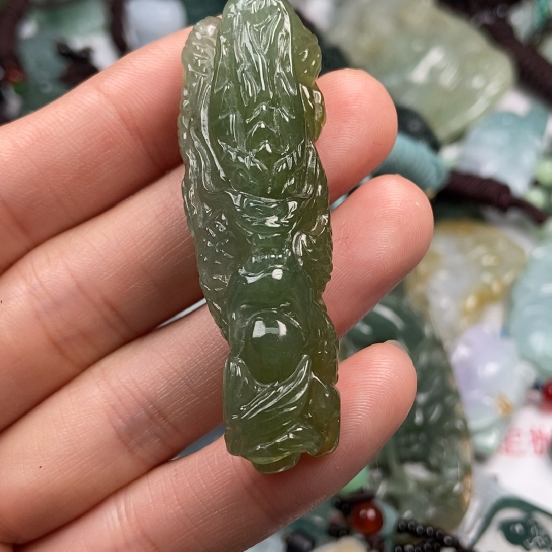 都***堰翡翠未镶嵌颈饰翡翠