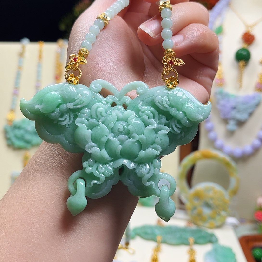 翡翠颈饰未镶嵌天然翡翠