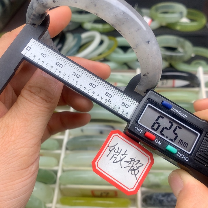 蛇纹石玉未镶嵌手镯3