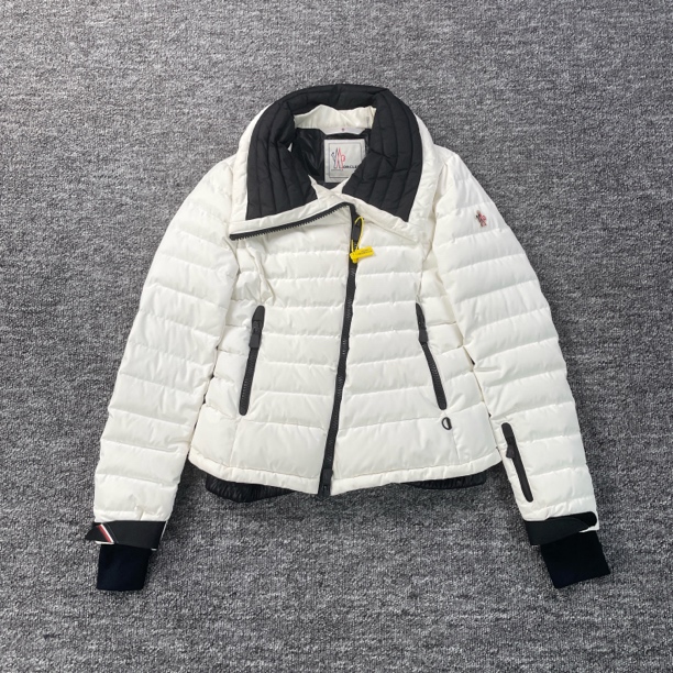 95新 MONCLER 6964/白色logo贴饰羽绒服外套/1码/95新/轻微污渍