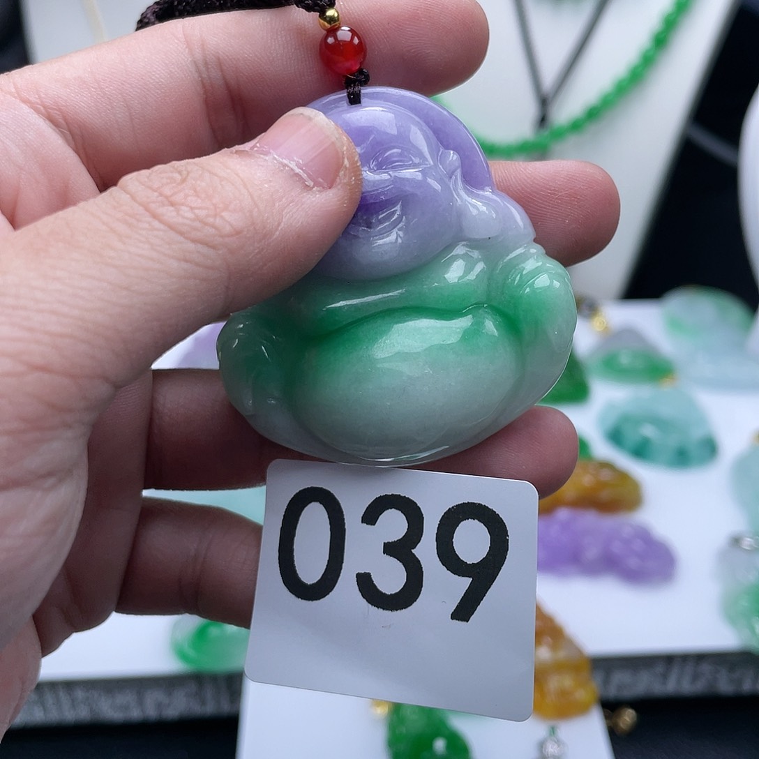 翡翠吊坠(赠链)未镶嵌