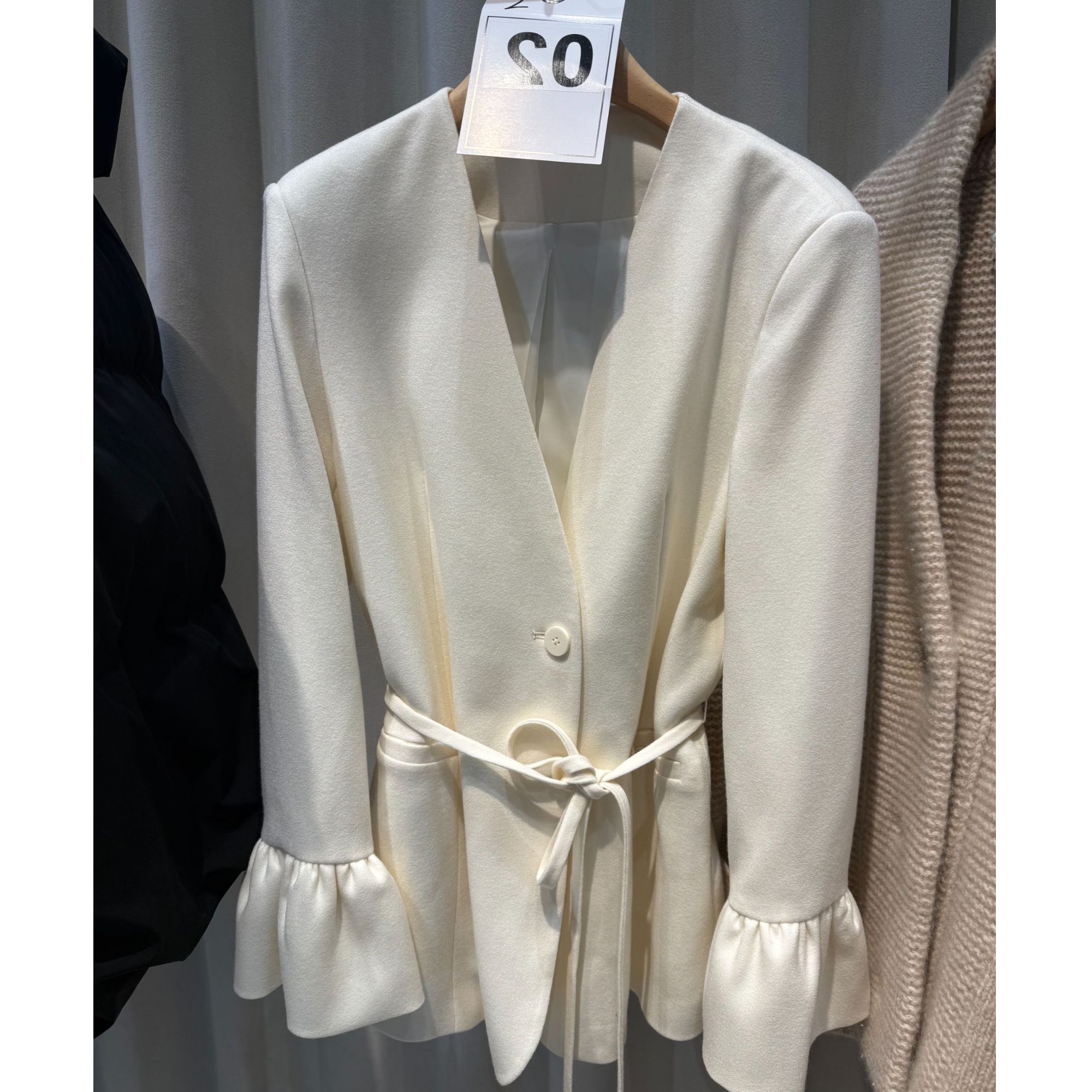 ROW 白色喇叭袖 羊毛西服外套 02