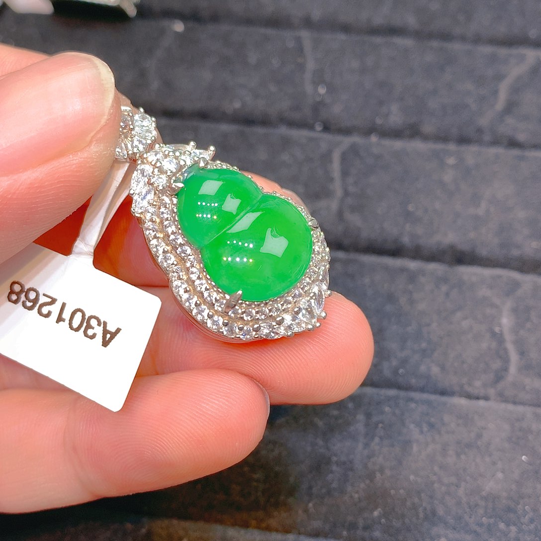 翡翠银S925镶嵌颈饰翡翠