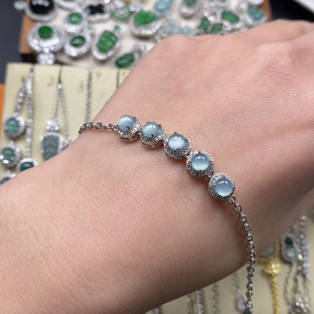 翡翠颈饰未镶嵌翡翠