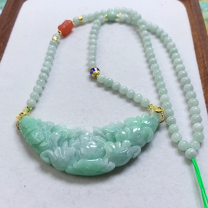 翡翠颈饰未镶嵌吊坠