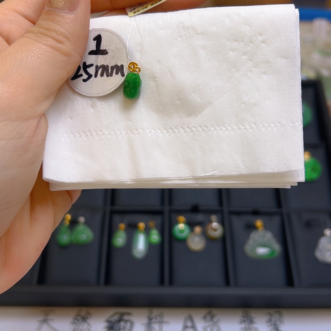 翡翠颈饰18K金镶嵌翡翠