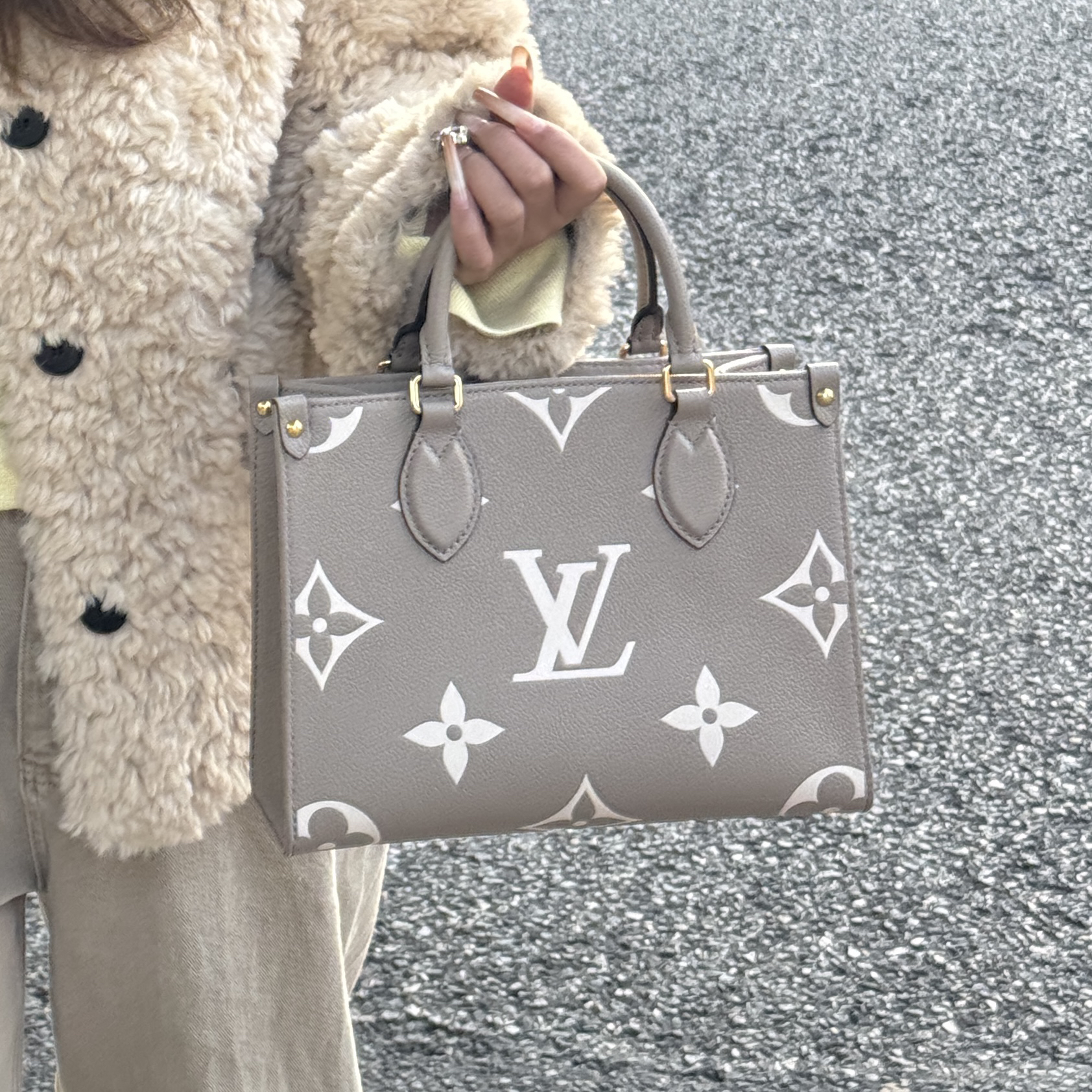 99新 LouisVuitton/路易威登 LV大象灰onthego托特小号