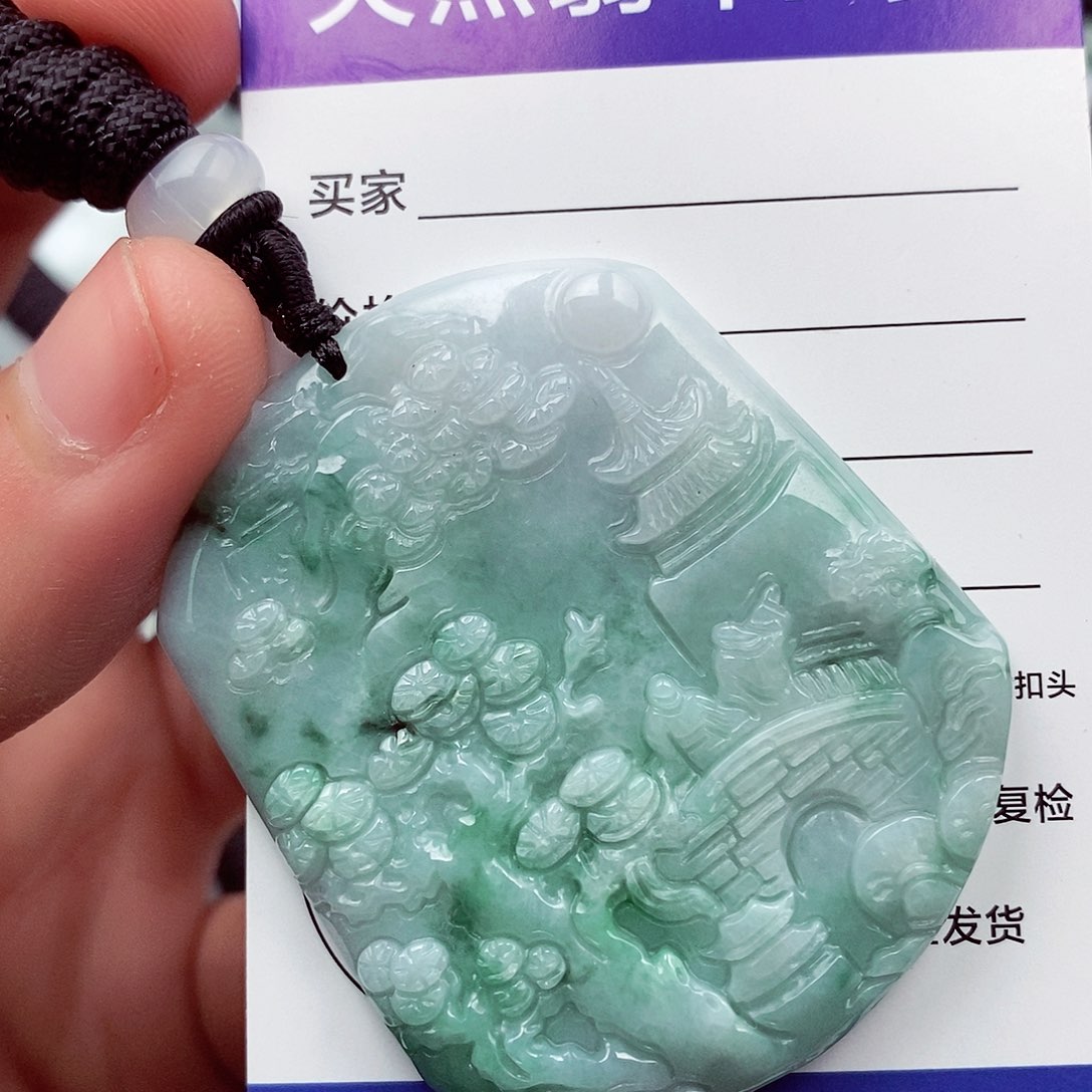 翡翠挂件未镶嵌翡翠