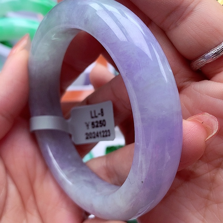 翡翠手镯未镶嵌翡翠