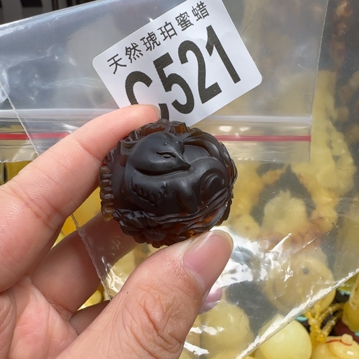 未镶嵌琥珀珠宝奇石