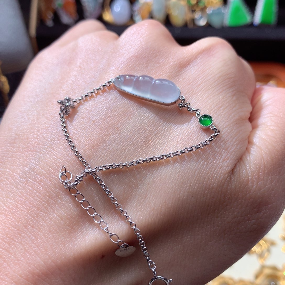 翡翠颈饰18K金镶嵌C****?翡翠