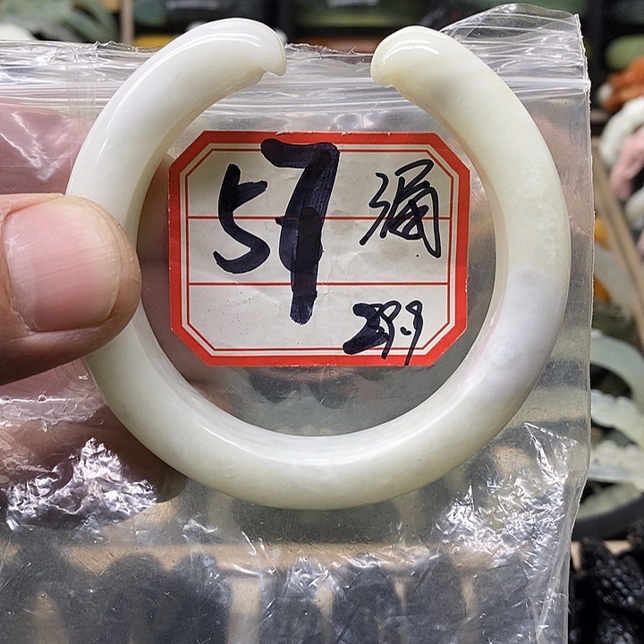 蛇纹石玉手镯未镶嵌