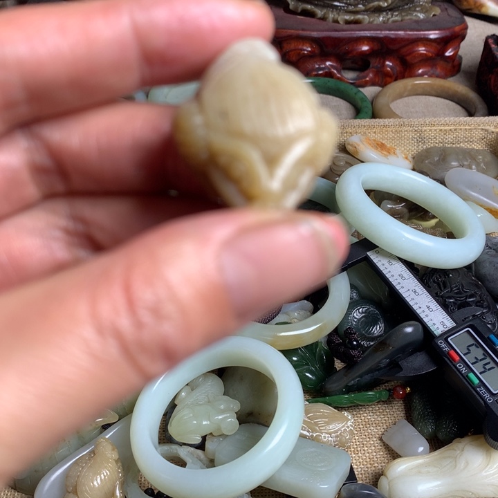 和田玉（糖玉）未镶嵌手镯