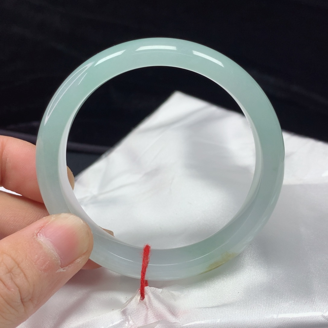 翡翠手镯（圆镯）未镶嵌56.7