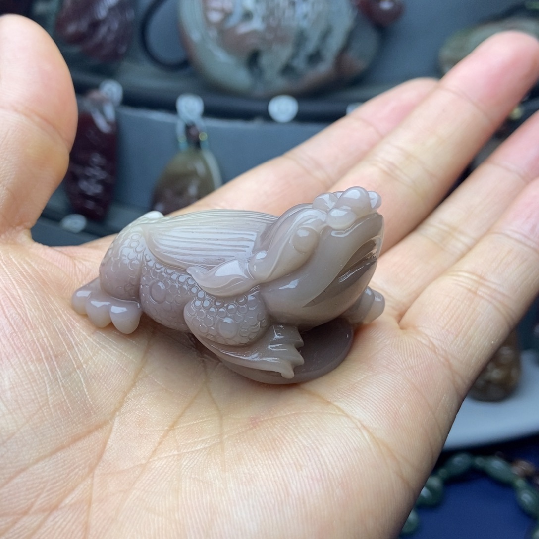 顺***喷玛瑙/玉髓未镶嵌颈饰