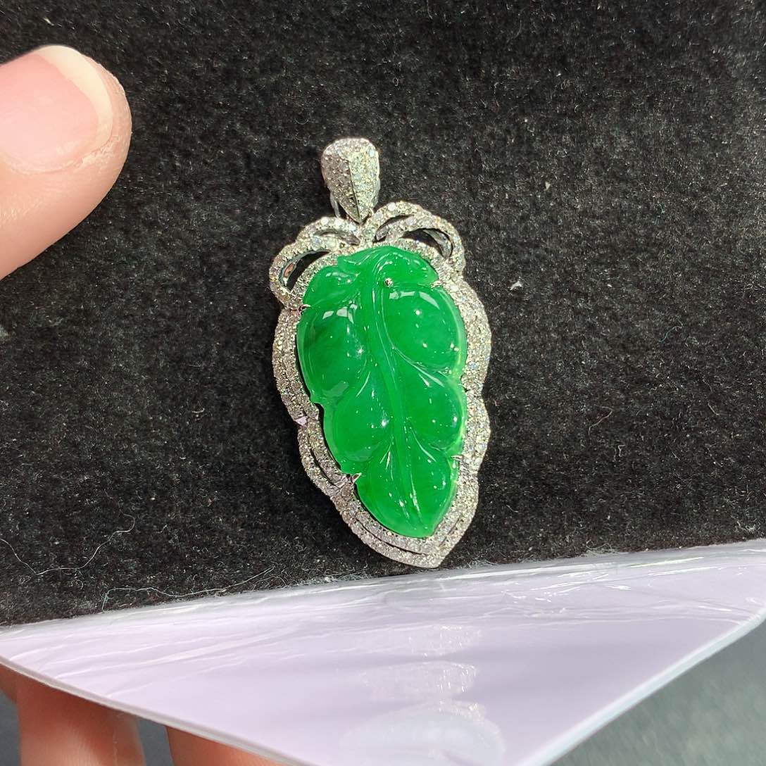 翡翠吊坠(赠链)18K金镶嵌