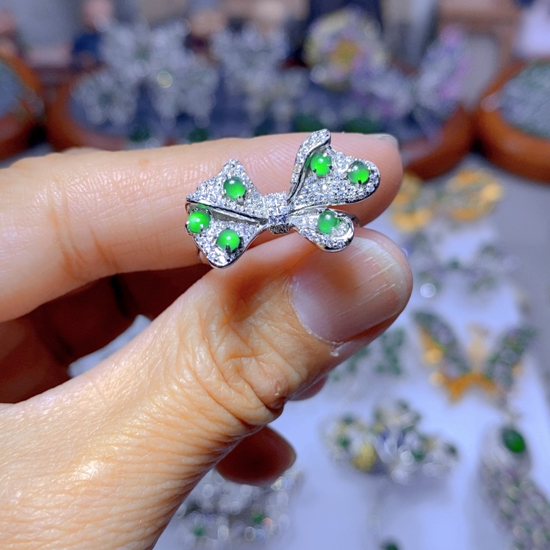 翡翠颈饰银S925镶嵌天然翡翠