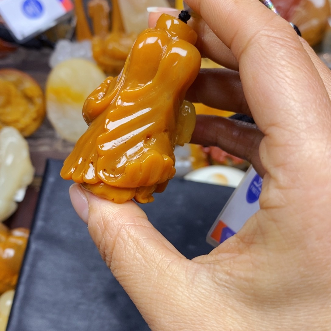 石英质玉（黄龙玉）颈饰未镶嵌