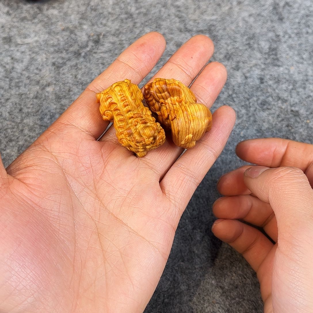 柏木（崖柏）精品把件一对