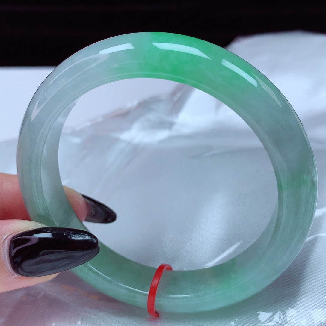 翡翠手镯未镶嵌56圈