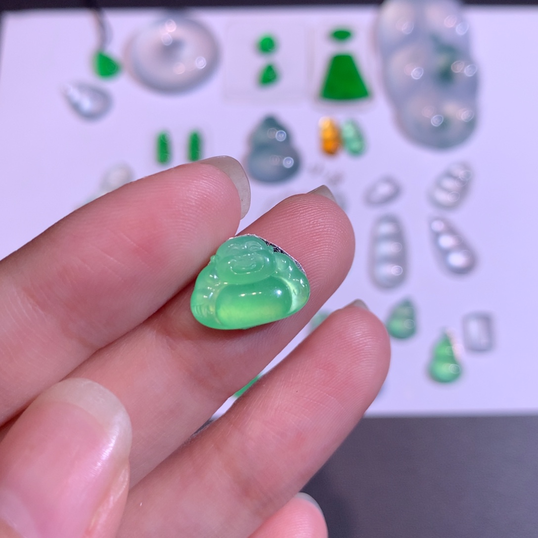 颈饰未镶嵌翡翠佛公