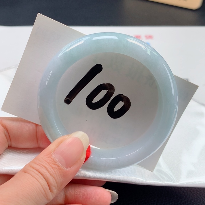 翡翠手镯未镶嵌冰