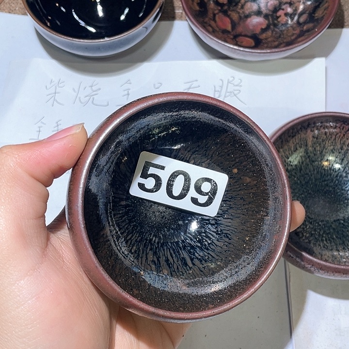 陶瓷马克杯的小可爱和妈妈一起吃