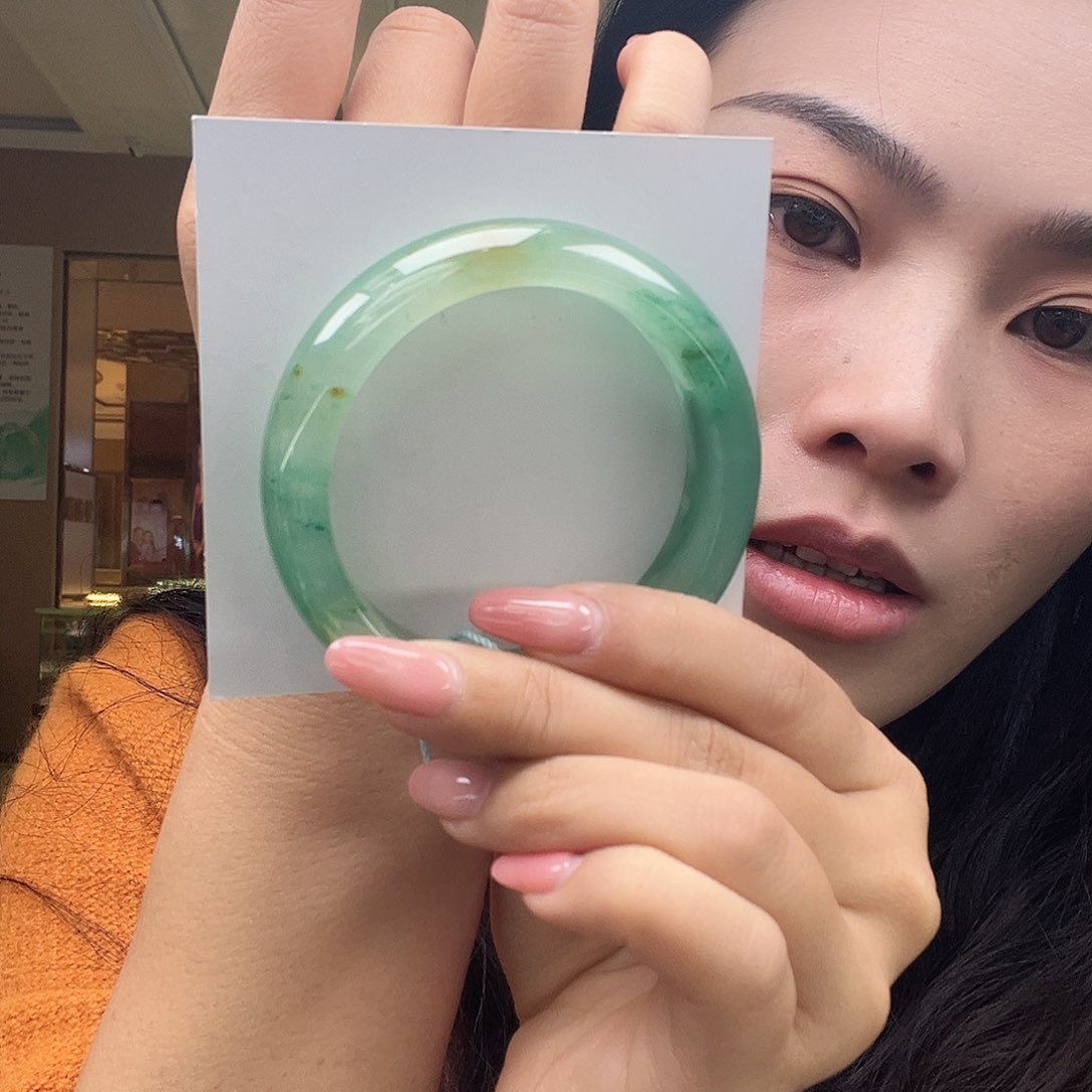 未镶嵌手镯石英质玉（非洲翠）