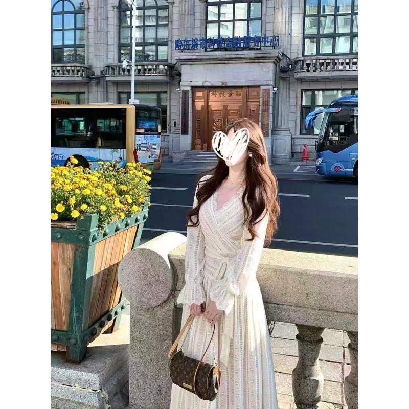 秋冬新款法式复古气质显瘦设计感连衣裙收腰长袖雪纺V领长裙
