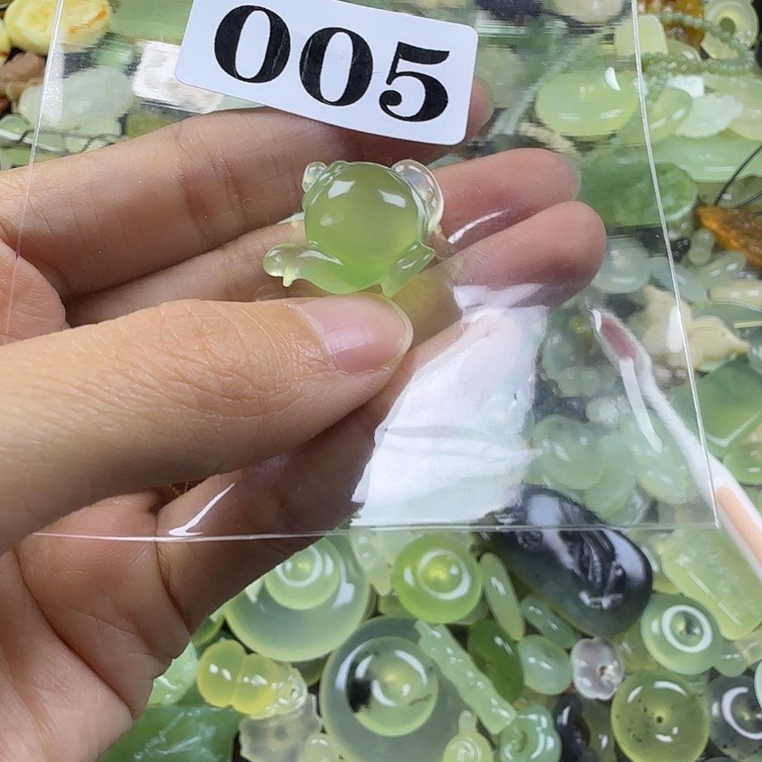 蛇纹石玉未镶嵌岫玉吊坠