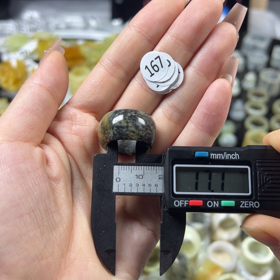蛇纹石玉未镶嵌戒指